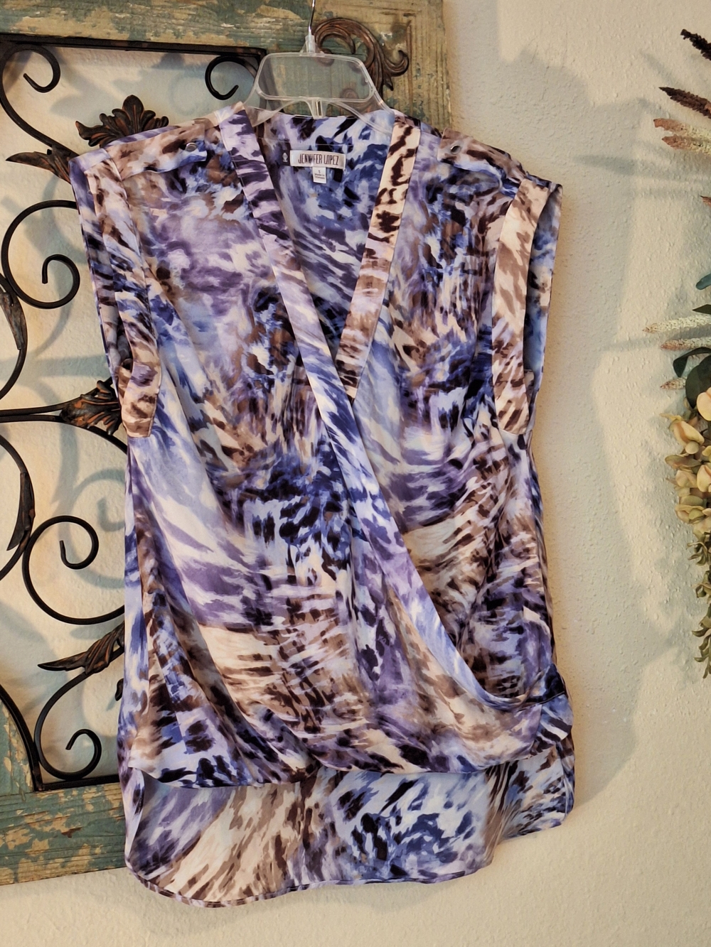 Jennifer Lopez Purple and Cream Abstract Sleeveless Top. Size S